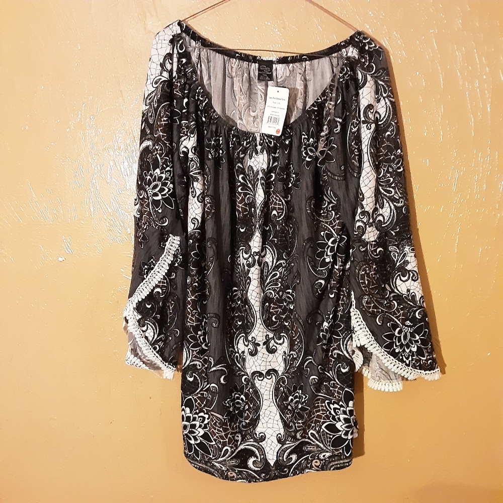 WIN WIN WOMENS LONG SLEEVE SHIRT SIZE LARGE/XL